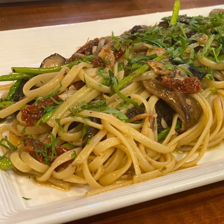 photo of ZAZZ Pizza Vegan Linguine Aglio Olio shared by @biapol on  23 Oct 2021 - review