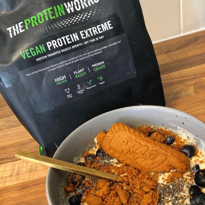 photo of Protein Works Vegan Protein Extreme (white Choc Peanut Sundae) shared by @whenibegantovegan on  03 Jul 2021 - review
