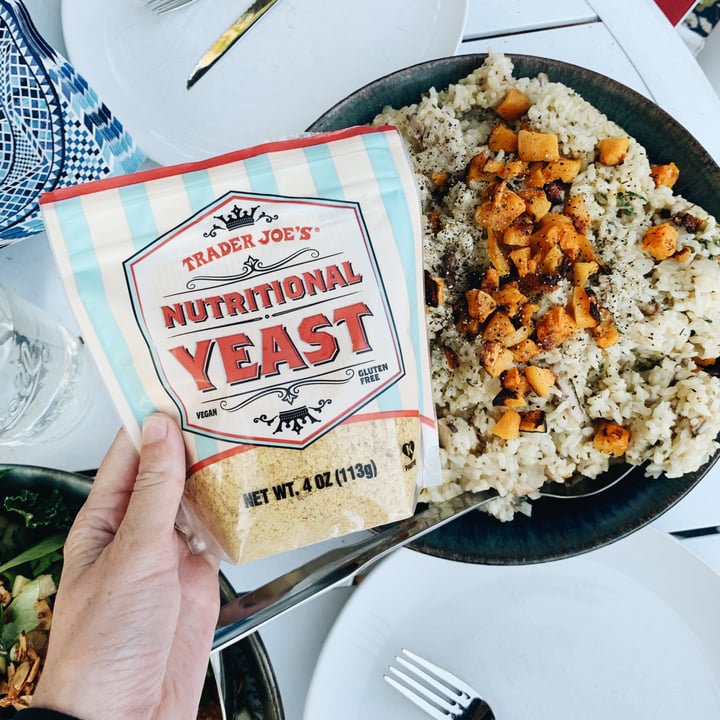 photo of Trader Joe's Nutritional Yeast shared by @bshade on  12 Oct 2020 - review