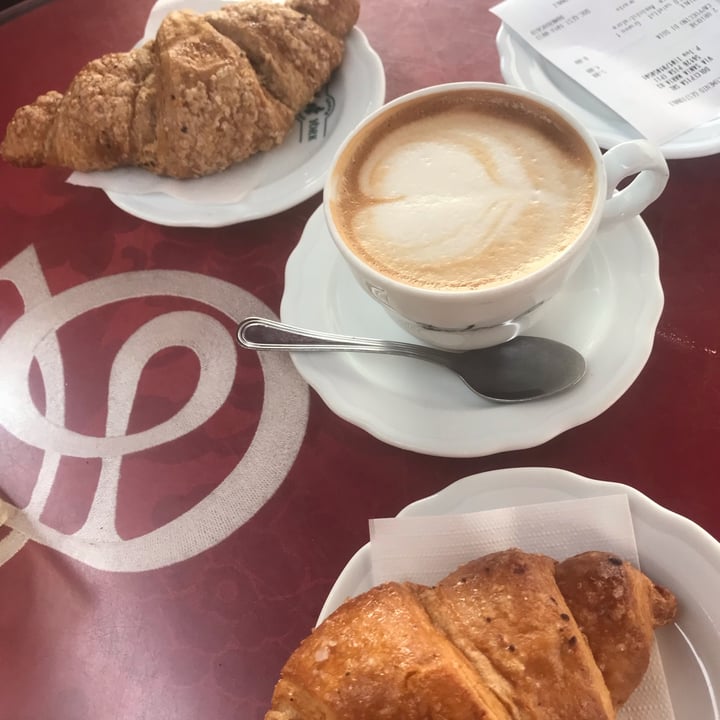 photo of Pasticceria Le Dolci Tentazioni Srl Vegan croissant shared by @flaviacatalina on  24 Jun 2022 - review