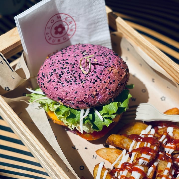 photo of Flower Burger Cherry Bomb shared by @serenarinaldi on  28 Apr 2022 - review