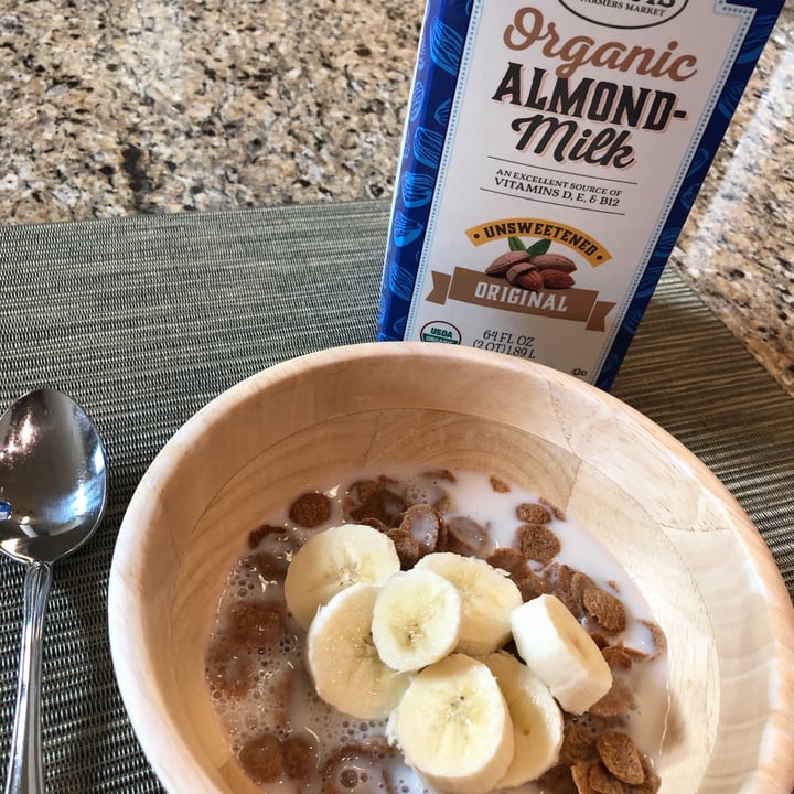 photo of Sprouts Farmers Market Almond milk unsweetened original shared by @veggietable on  02 Dec 2020 - review