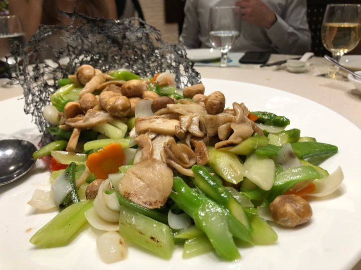 photo of LingZhi Vegetarian - Liat Towers Sauteed Honshimeiji Mushroom with Asparagus, Macademia Nut, Fresh Lily Bulb and Boletus in Crispy Basket shared by @biapol on  30 Jul 2019 - review