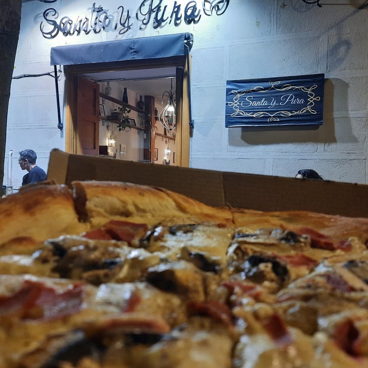 photo of Pura Vida Vegan Bar (Santa y Pura) Pizza carbonara shared by @jaimtt on  06 Sep 2021 - review