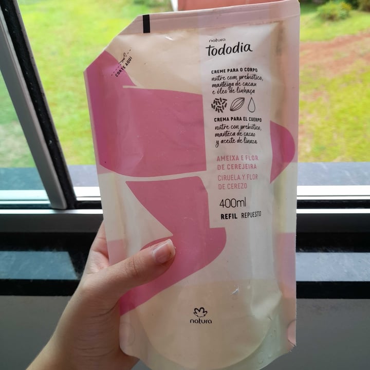 review photo of Natura Crema Para El Cuerpo Ciruela Y Flor De Cerezo shared by @alanacrestani on 29 Jan 2022 - review