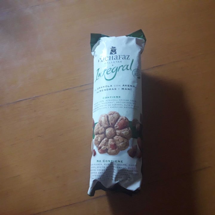 photo of Cachafaz Galletas Integral de Granola con Avena, Almendra y Mani shared by @solesha15 on  02 Jan 2020 - review