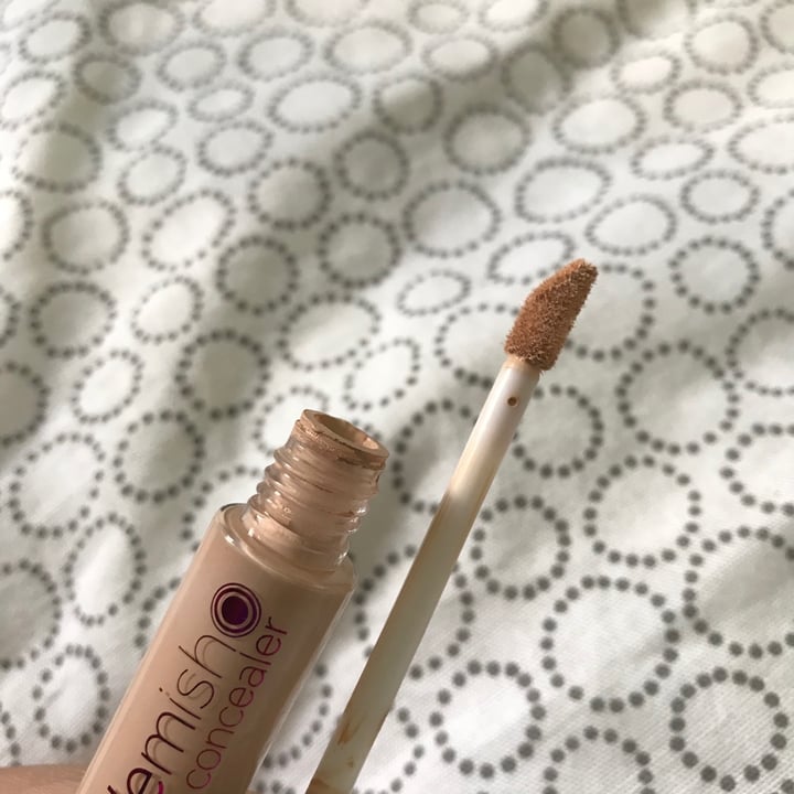 review photo of Australis cosmetics Bye-Bye Blemish Concealer In Warm shared by @virtualputeri on 18 Oct 2019 - review