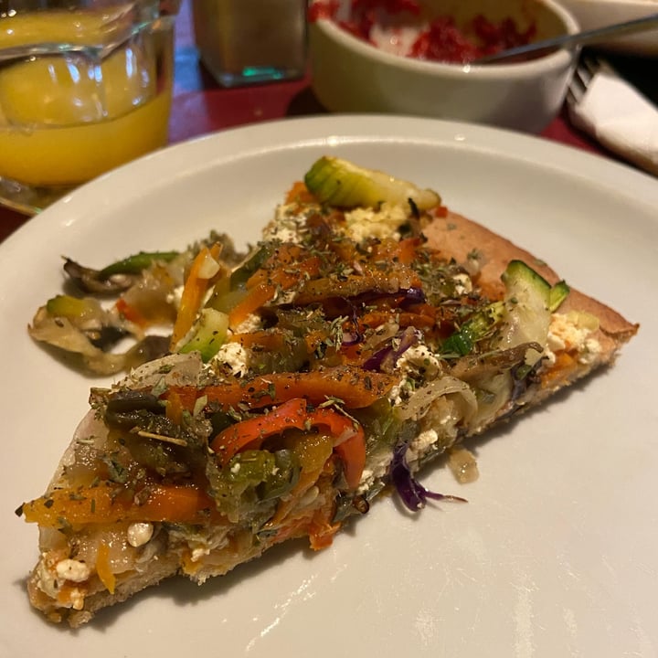 photo of Sattva Pizza de Tofu y Vegetales al Wok shared by @caterinastutz1 on  20 Jun 2022 - review