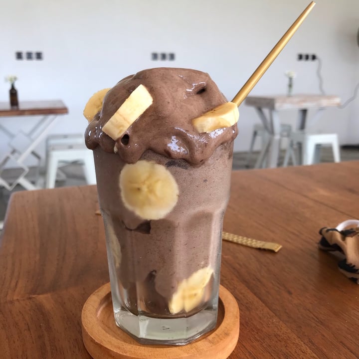 review photo of I Am Vegan Babe Cafe Chocolate Banana Smoothie shared by @vegan-alien on 20 Jul 2020 - review