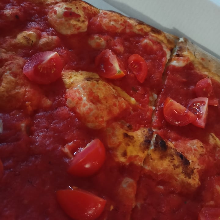 photo of Pizzeria Mar Rosso pizza pomodoro e pomodorini shared by @marinasacco on  22 May 2022 - review