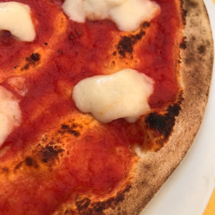 photo of Pizzeria Al Carmine Pizza Margherita shared by @aless02 on  05 Jun 2021 - review