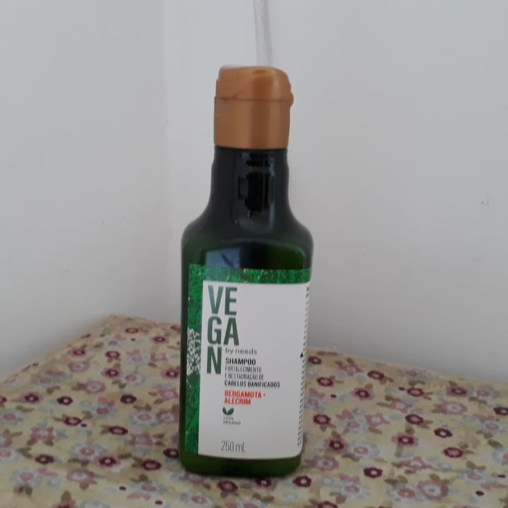 review photo of Vegan by Needs Shampoo Bergamota Alecrim shared by @roseg on 18 Sep 2022 - review