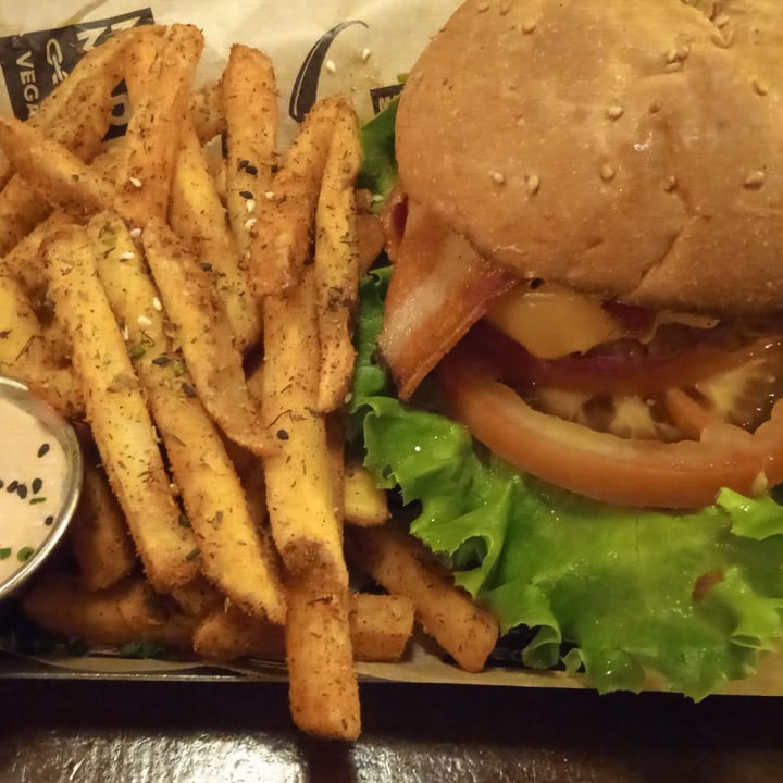 photo of Mad Mad Vegan Double cheese vacon shared by @raquelrd on  25 Oct 2021 - review