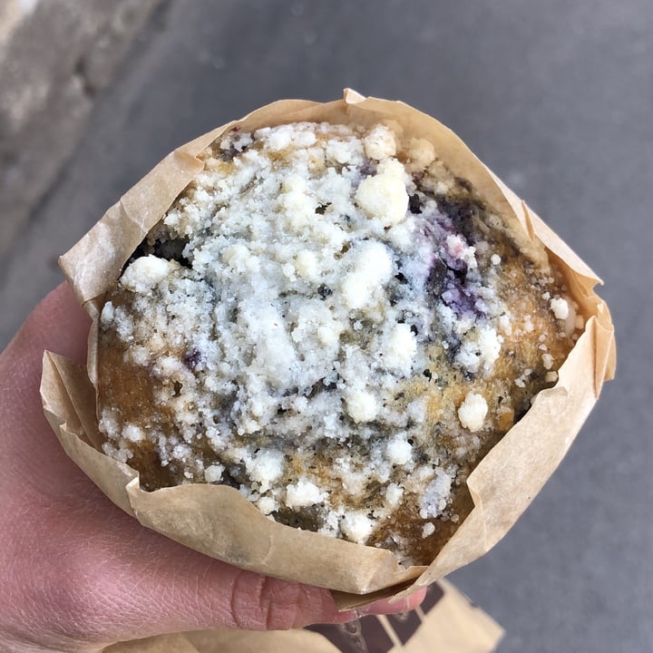 photo of Caffettiamo Vomero di Raffaele Simonte Muffin al Mirtillo shared by @serrydl on  12 May 2022 - review