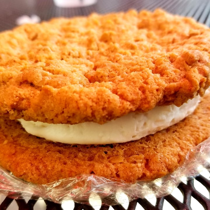 photo of Native Foods Café Oatmeal Cream Pie shared by @chickpeaandlotus on  25 Sep 2020 - review