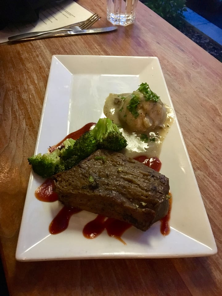 review photo of Graze Nashville Seitan steak & potatoes shared by @mailin on 22 Oct 2018 - review