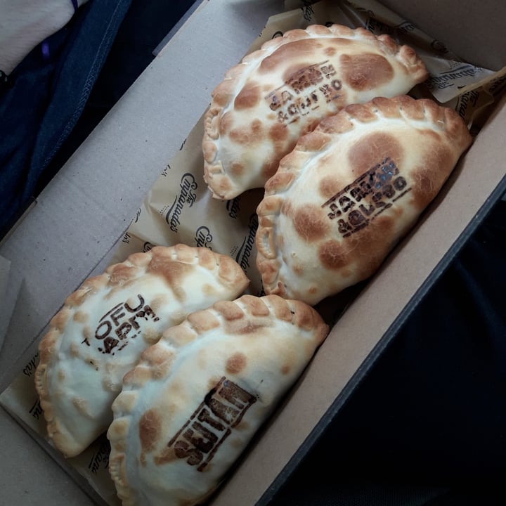 photo of The empanadas Empanada de jamon y queso vegano shared by @lujanmalik00 on  12 Jan 2021 - review