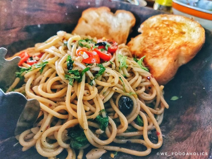 photo of Tea Bistro Chilly Garlic Noodles shared by @hisiddharths on  27 Feb 2020 - review
