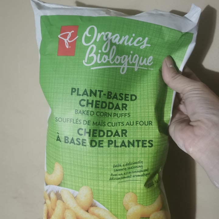 review photo of President's Choice Plant-based Cheddar Baked Corn Puffs shared by @broccolicat on 31 Jul 2021 - review