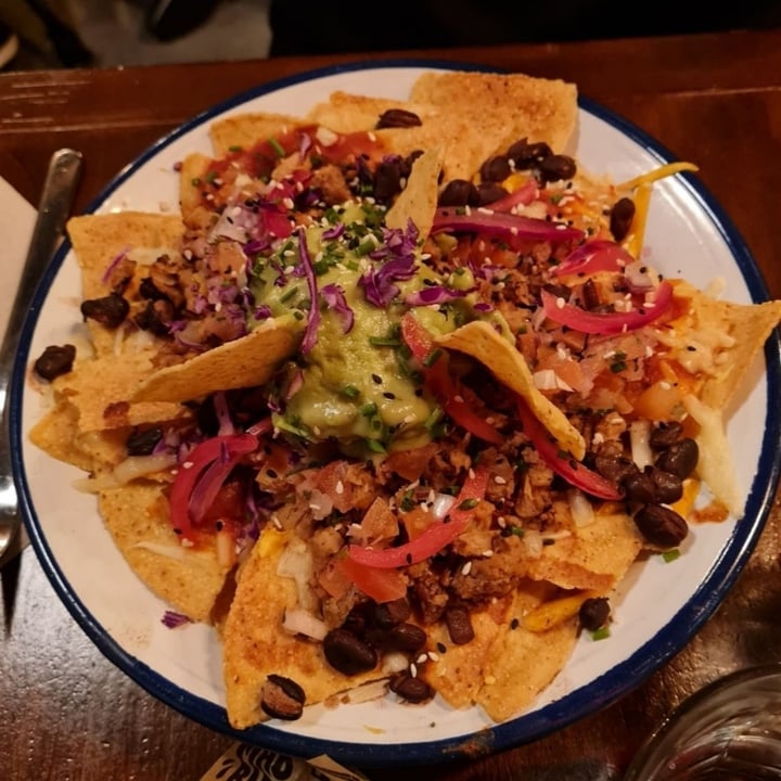 photo of Mad Mad Vegan Nachos Don Jalisco shared by @nnn98 on  16 Dec 2021 - review