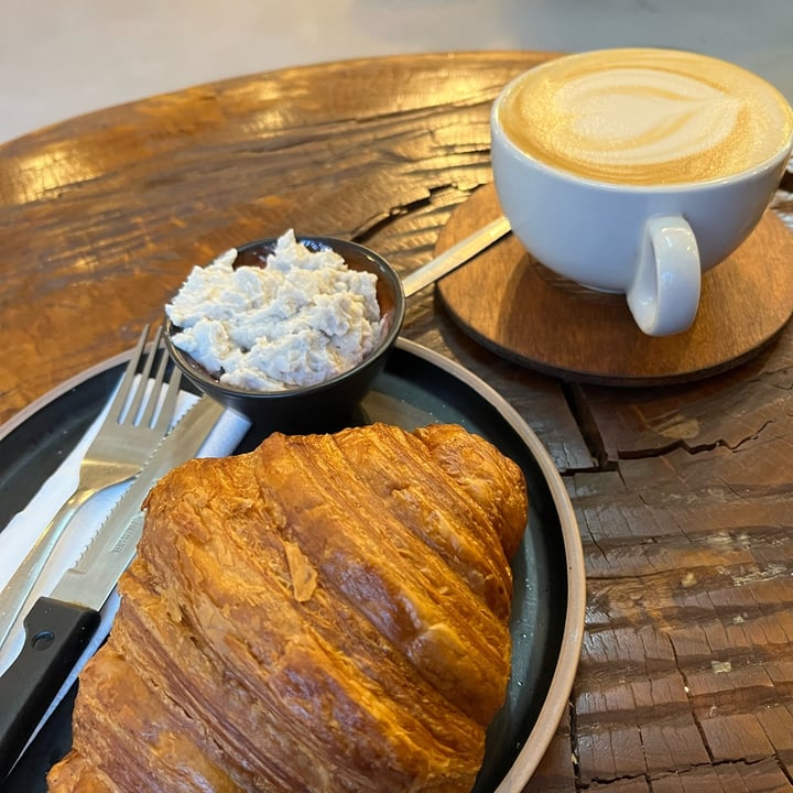 photo of Dolce Bakery Croissant shared by @vangees16 on  05 Jun 2022 - review
