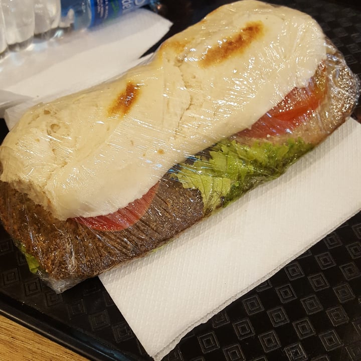 photo of Futuro Veggie - Coffee & Deli Sandwich De Milanesa De Seitan shared by @frankie on  14 Jul 2021 - review