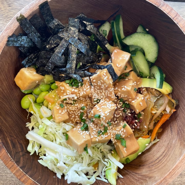 photo of Healthy Ubud Kimchi Poke Bowl shared by @thevegancrossfitgirl on  28 Sep 2021 - review