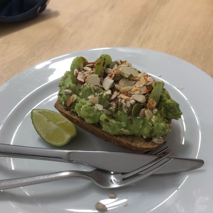 photo of ERTI KAVA coffee room Vegan Avocado Toast shared by @rufat on  20 Jul 2022 - review