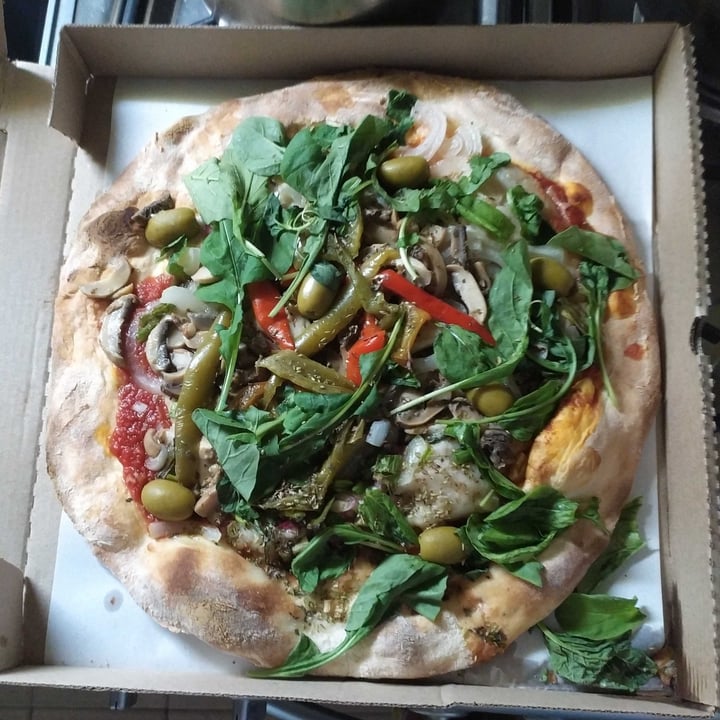 photo of Lontano Pizza Pizza vegana con champiñones y vegetales shared by @pauantovila on  30 Dec 2020 - review