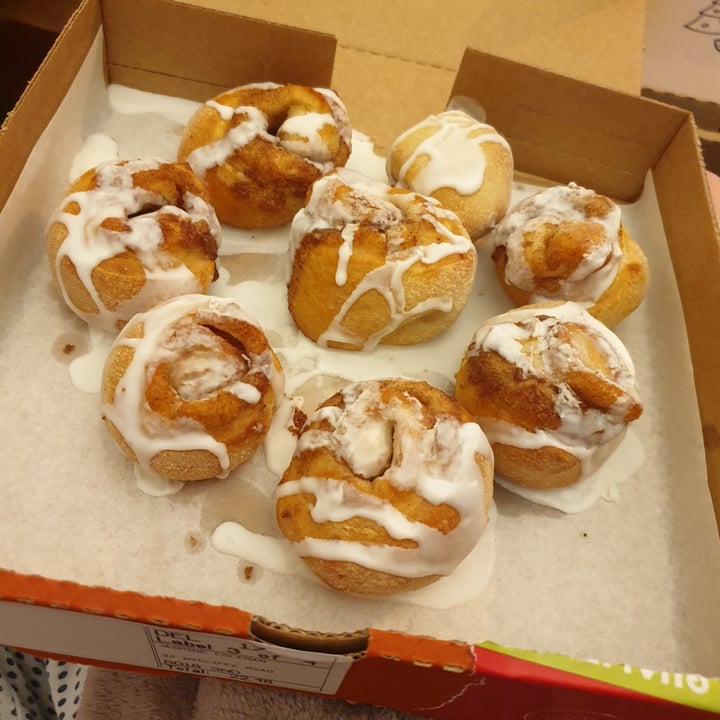 photo of Papa John's Pizza Cinnamon Scrolls shared by @jasminearchie on  08 Dec 2020 - review