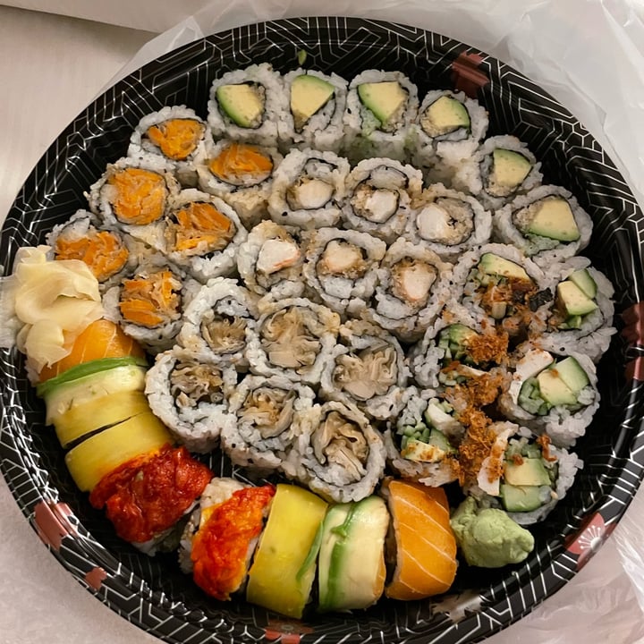 photo of Tenon Vegan Sushi Combo A shared by @mariajamison on  06 Apr 2022 - review