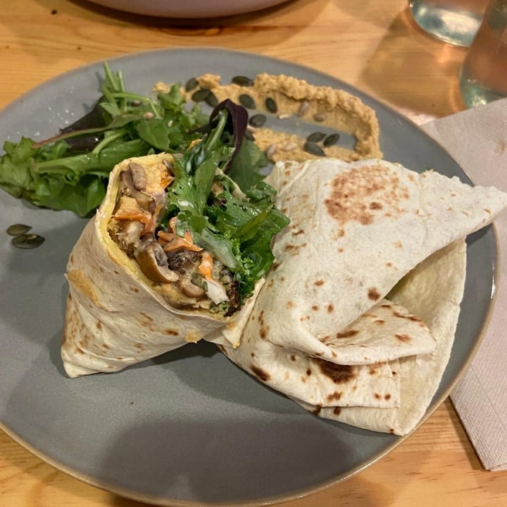 photo of Kind Kitchen Wrap Falafel E Hummus shared by @diog6liveira on  17 Jun 2021 - review