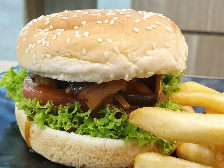 photo of Greendot Vegetarian Bugis Junction Fresh Mix Mushroom Burger with Fries (Vegan) shared by @shengasaurus on  25 Feb 2020 - review