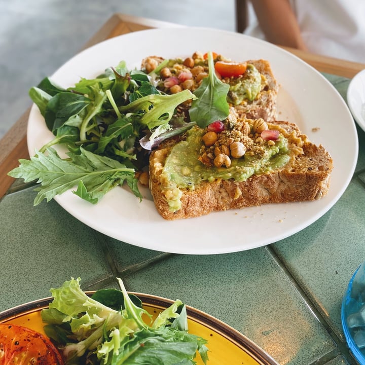 photo of Privé Tiong Bahru Middle Eastern Avocado Toast shared by @waisum on  02 Dec 2020 - review