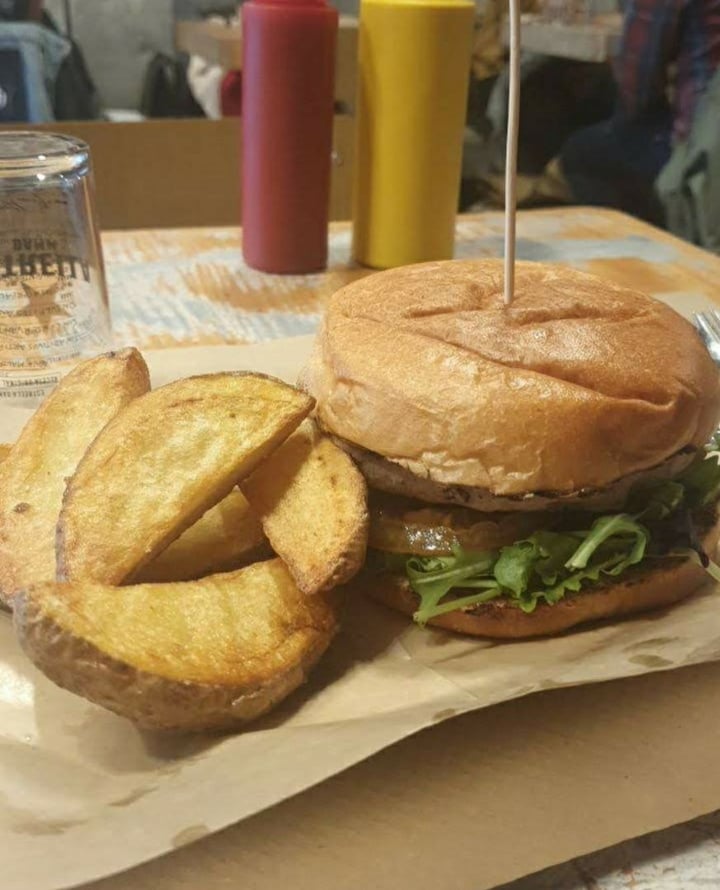photo of LA CAMELIA VEGAN BAR Vegan Burger shared by @panchistico on  07 Mar 2020 - review