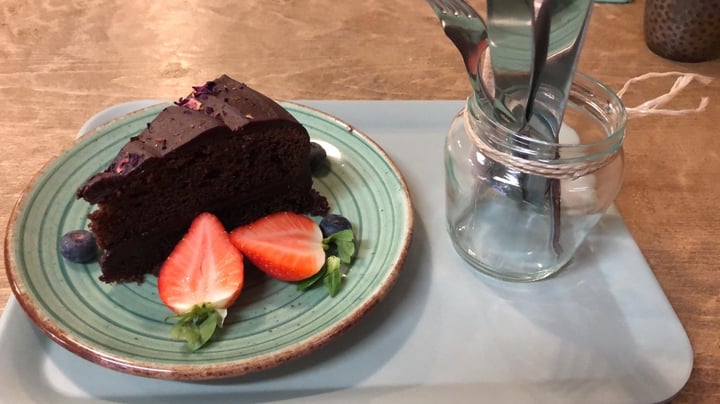 review photo of L'Exquisit Factory Pastís de xocolata amb pètals de rosa shared by @laiavico on 30 Dec 2019 - review