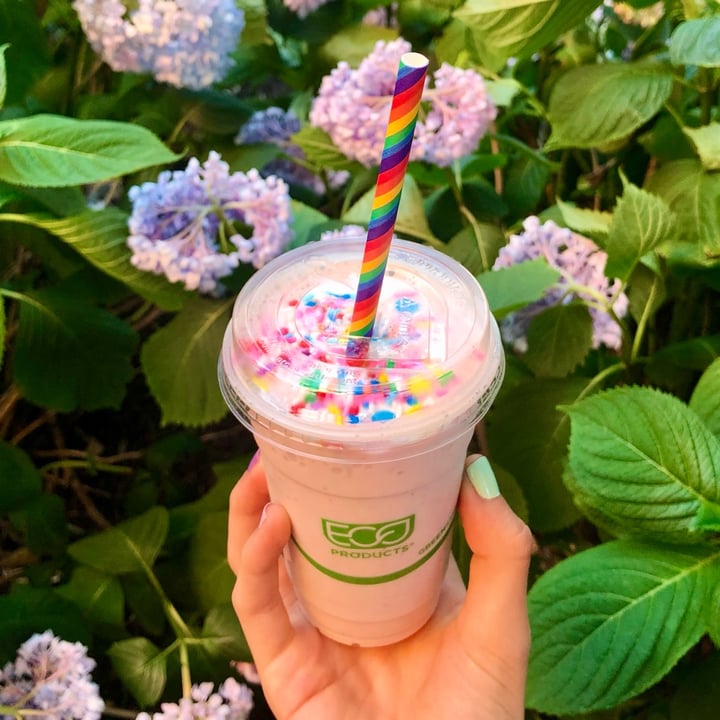 photo of HipCityVeg The Love Shake shared by @alexanicole on  02 Jun 2022 - review