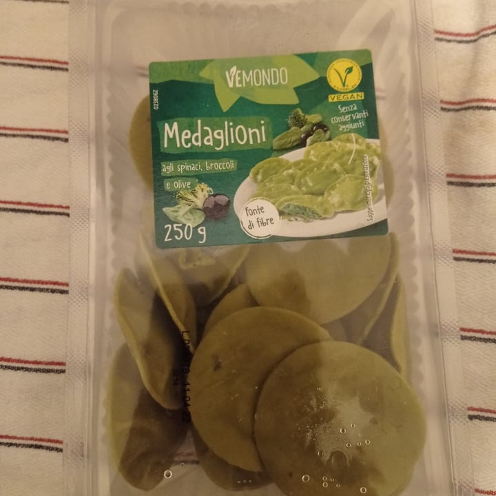 photo of Vemondo Medaglioni Vemondo shared by @alelulu on  09 Apr 2022 - review