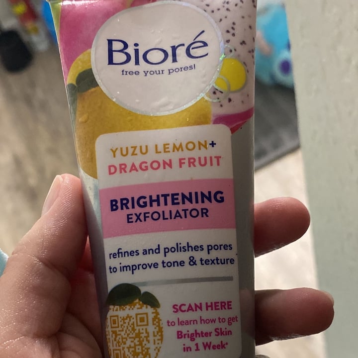 photo of Bioré Brightening Exfoliator shared by @manumartyres on  06 May 2022 - review