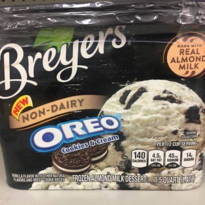 photo of Breyers Non-Dairy Oreo Cookies and Cream Ice Cream shared by @manelin on  06 Jul 2022 - review