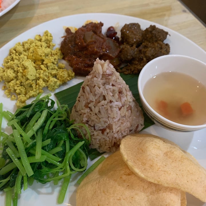 review photo of Loving Hut Banana Leaf Nasi Campur shared by @turtleisland on 12 Mar 2021 - review
