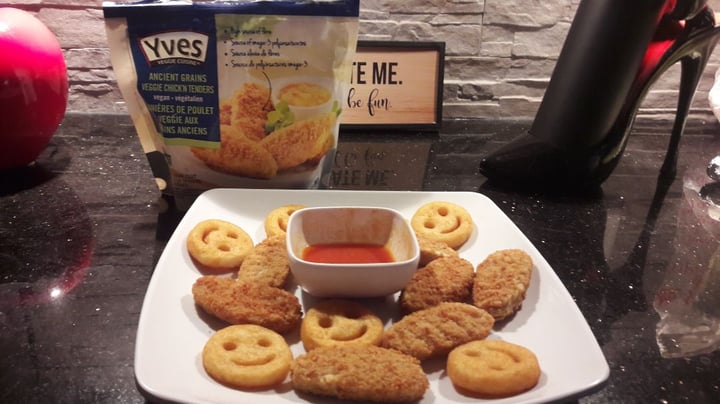 photo of Yves Veggie Cuisine Ancient Grains Veggie Chick'n Tenders shared by @henroosterlover83 on  11 Jun 2019 - review