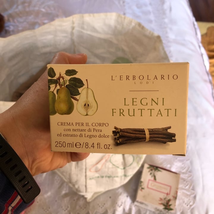 photo of L’Erbolario Crema corpo legni fruttati shared by @simonastefani on  29 Oct 2021 - review