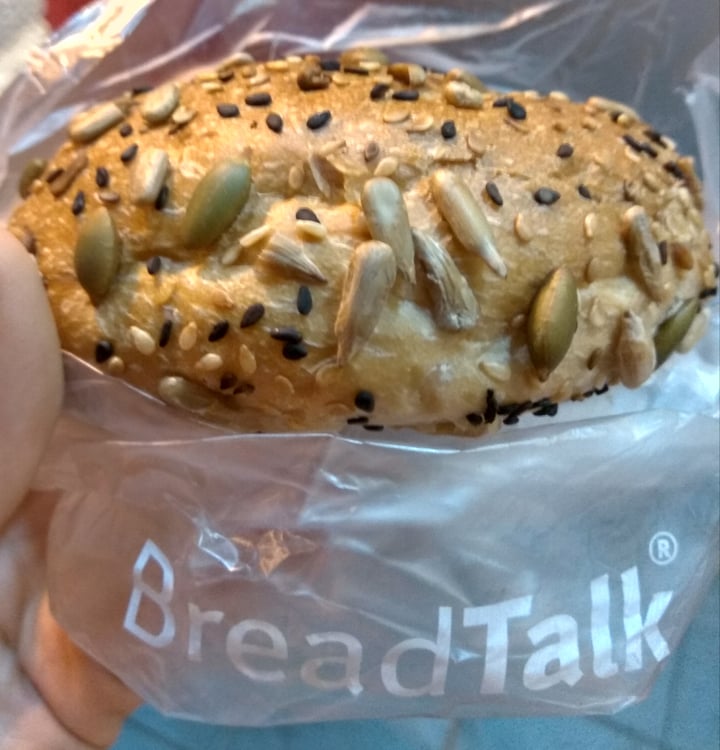 photo of BreadTalk Pumpkin Sunflower Seeds Bun shared by @serveuwithlove on  08 May 2018 - review