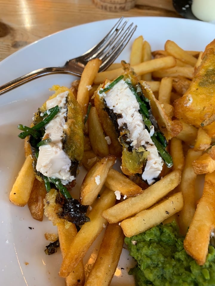 review photo of Red Lion Vegan Fish & Chips shared by @veganclublondon on 07 Feb 2020 - review