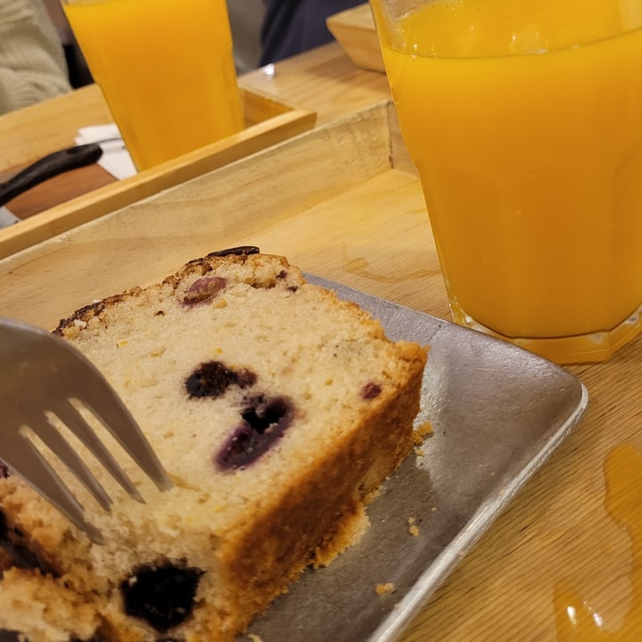 photo of Croissant cafe Budín de naranja shared by @vedevegan on  31 Jul 2022 - review