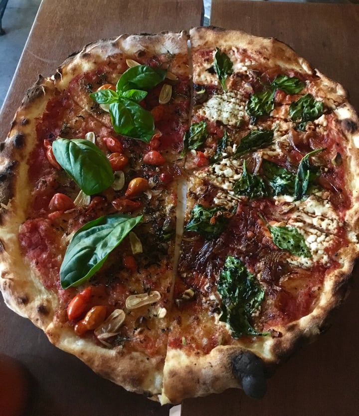 review photo of Café Zorba Pizza half marinara half spinach shared by @marinalmeida on 10 Aug 2019 - review