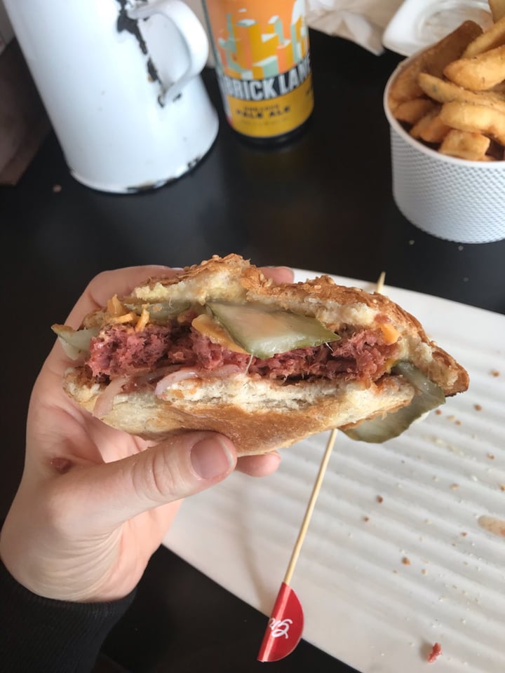 photo of Grill'd Melbourne Central Vegan Cheeseburger with beyond meat patty shared by @tenayagray on  25 Aug 2019 - review
