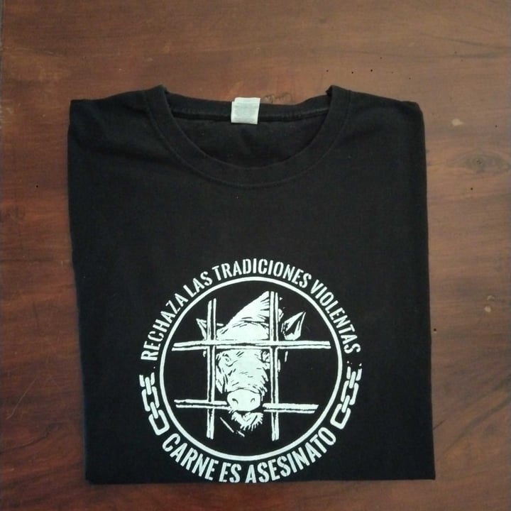 photo of Serigrafía vegana camiseta carne es asesinato shared by @davidmastodon on  17 Oct 2022 - review