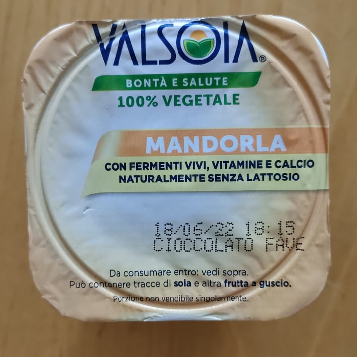 photo of Valsoia Yogurt Mandorla - Cioccolato e fave di cacao shared by @maretta7 on  04 Jun 2022 - review